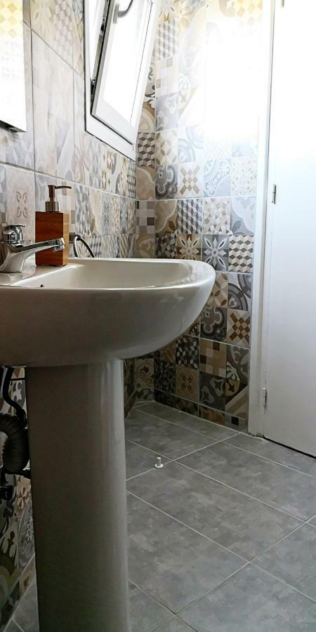 Cozy Getaway In Nicosia Apartment Bagian luar foto