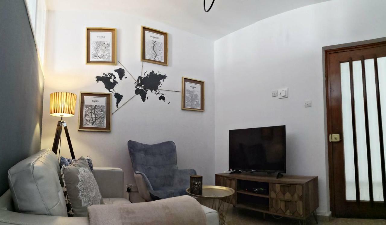 Cozy Getaway In Nicosia Apartment Bagian luar foto