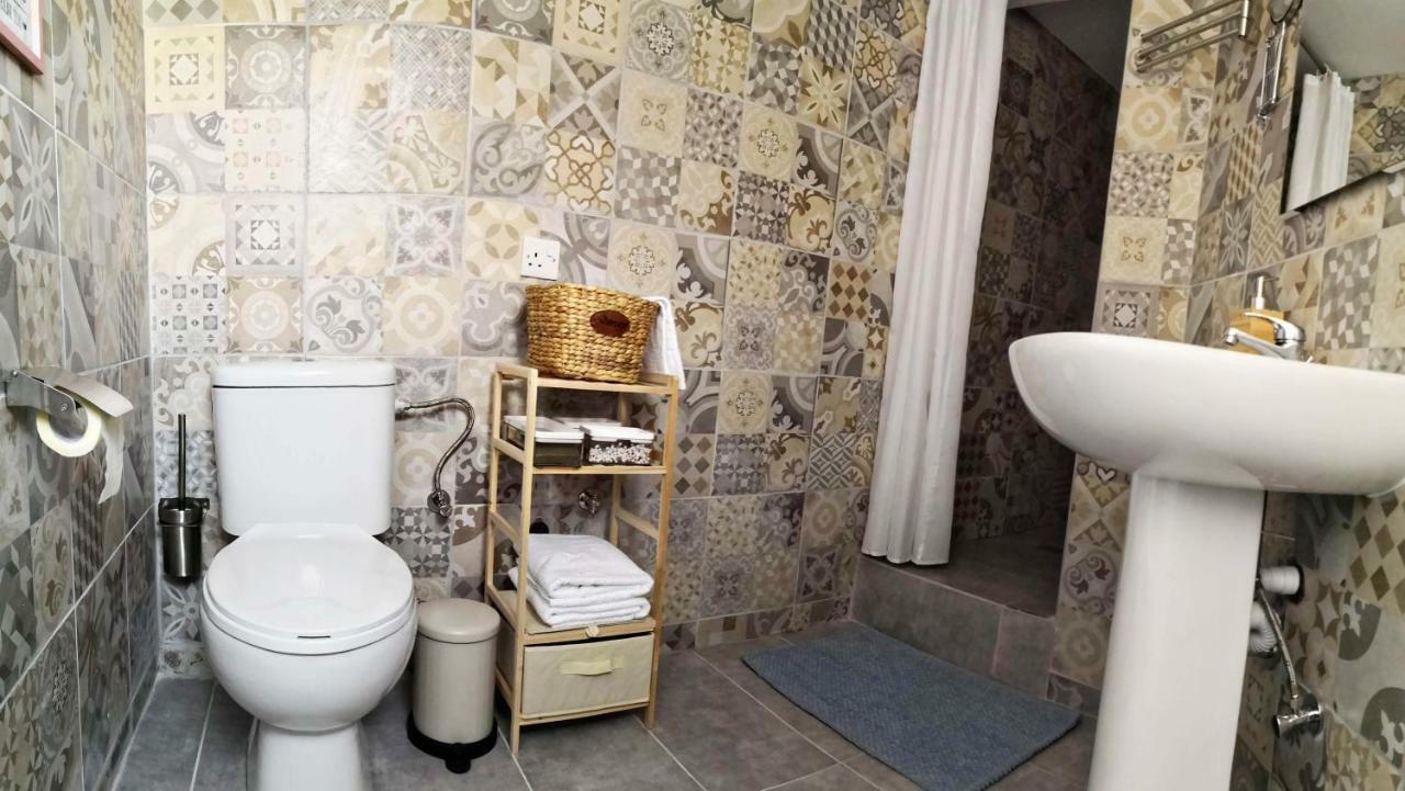 Cozy Getaway In Nicosia Apartment Bagian luar foto